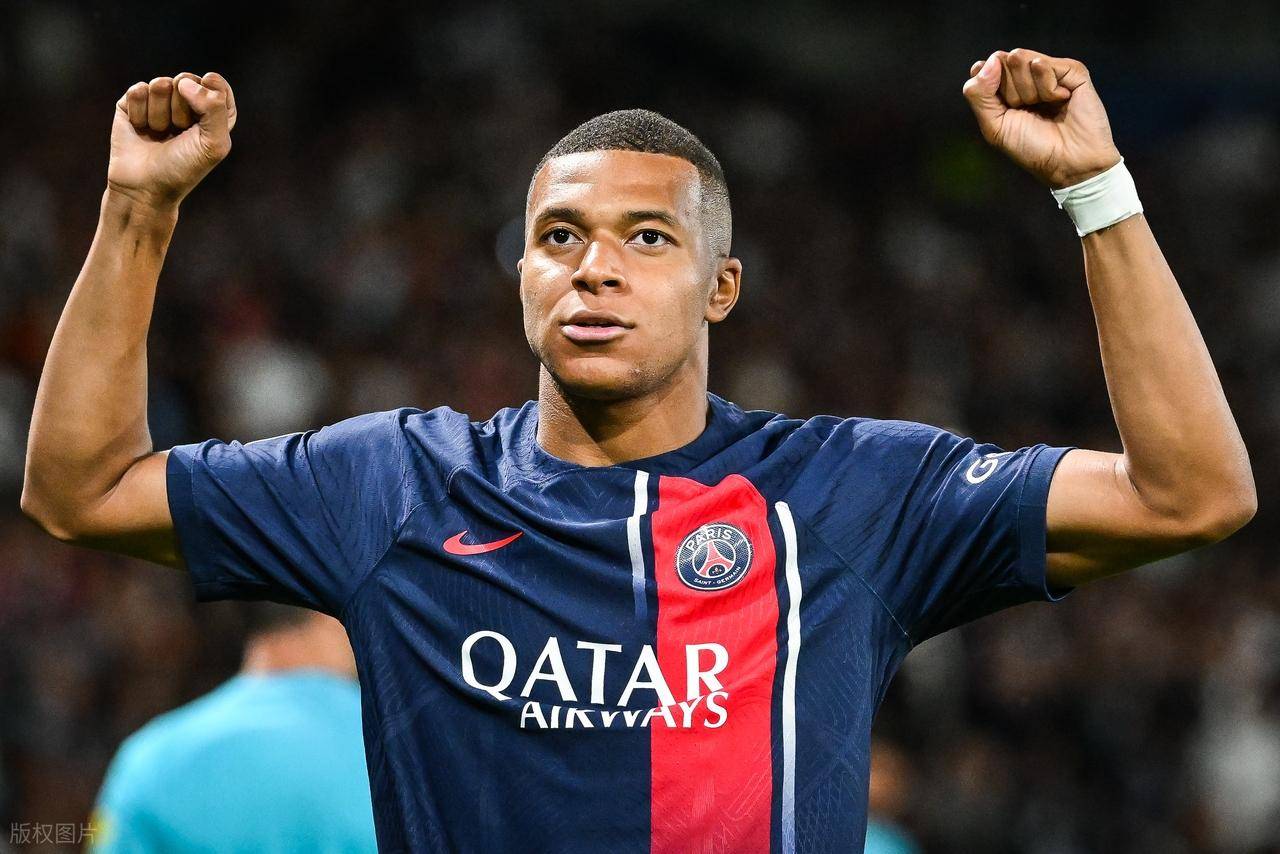 球迷：能这么比？英媒：“梅西在大巴黎期间，大巴黎欧冠成绩最差”